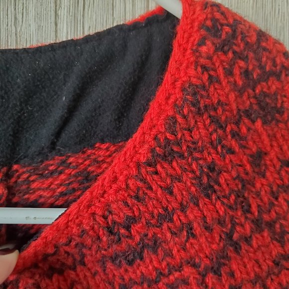 Thick Wool Poncho Made in Nepal - Picture 4 of 6